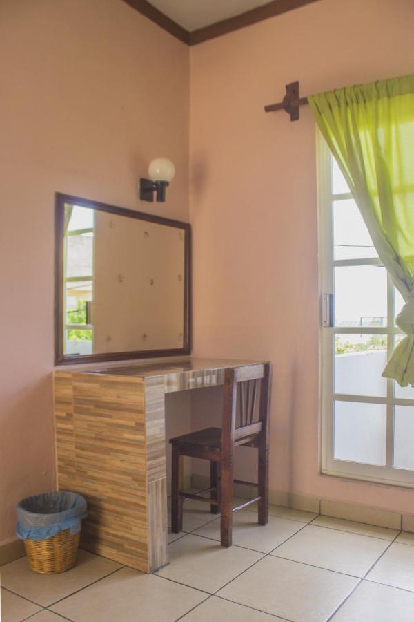 Hotel Casa Juanita ปูแอร์โตเอสกอนดิโด ภายนอก รูปภาพ