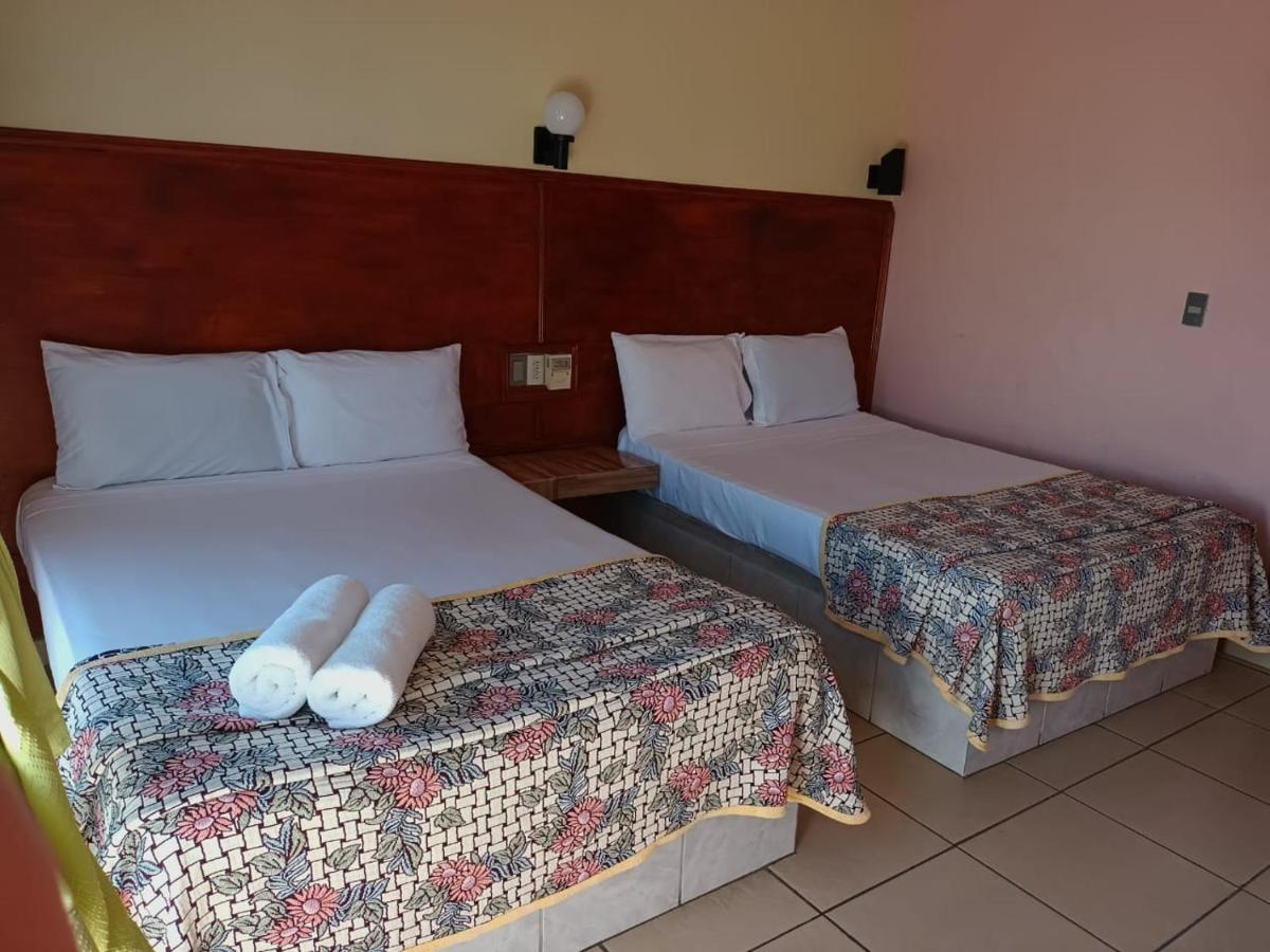 Hotel Casa Juanita ปูแอร์โตเอสกอนดิโด ภายนอก รูปภาพ
