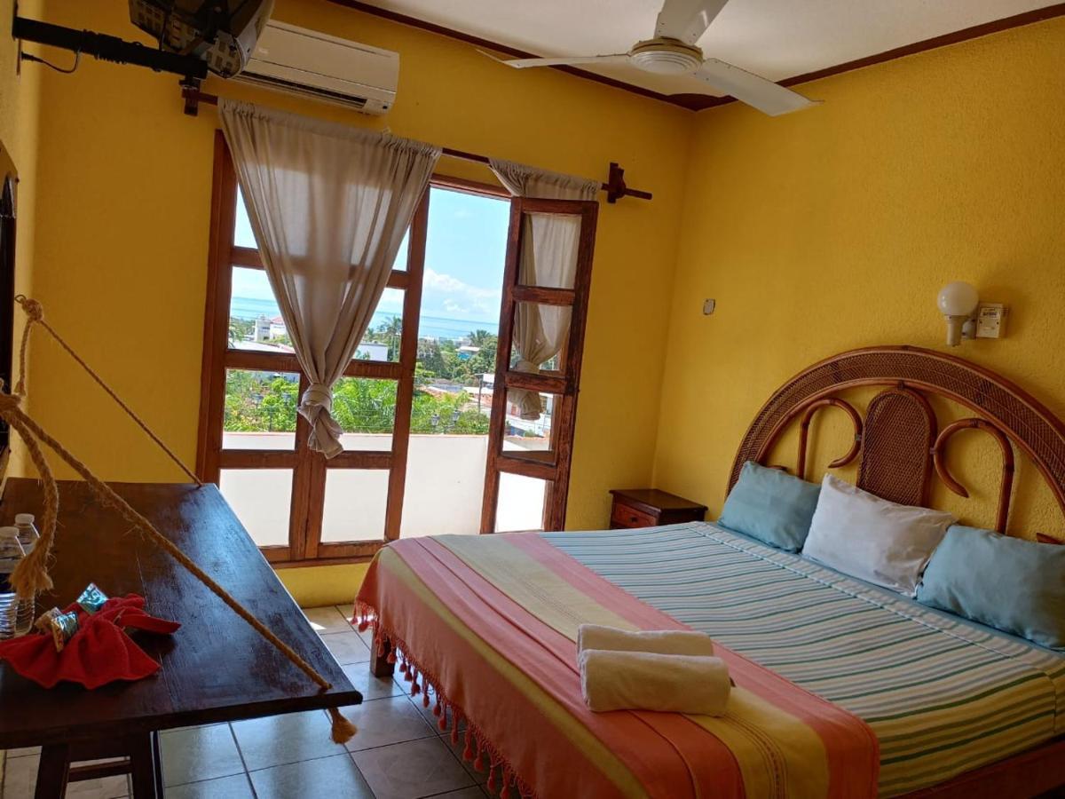 Hotel Casa Juanita ปูแอร์โตเอสกอนดิโด ภายนอก รูปภาพ