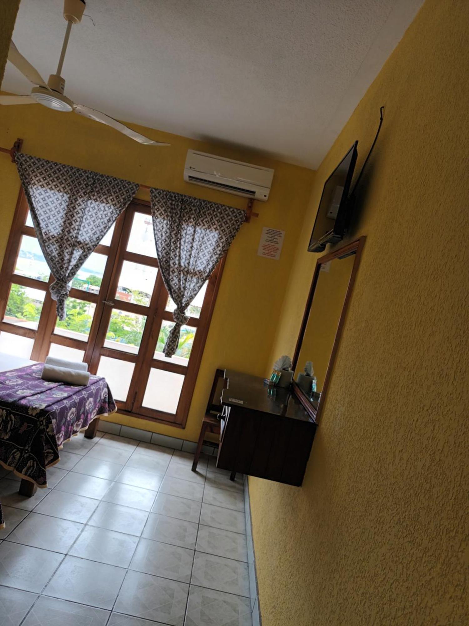 Hotel Casa Juanita ปูแอร์โตเอสกอนดิโด ภายนอก รูปภาพ