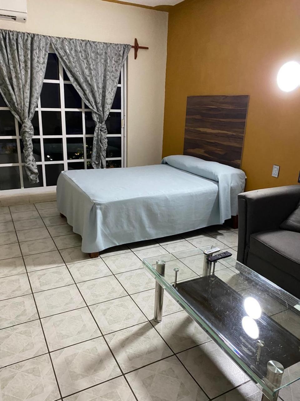 Hotel Casa Juanita ปูแอร์โตเอสกอนดิโด ภายนอก รูปภาพ